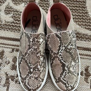 Hey Dudes snake skin shoes size 9